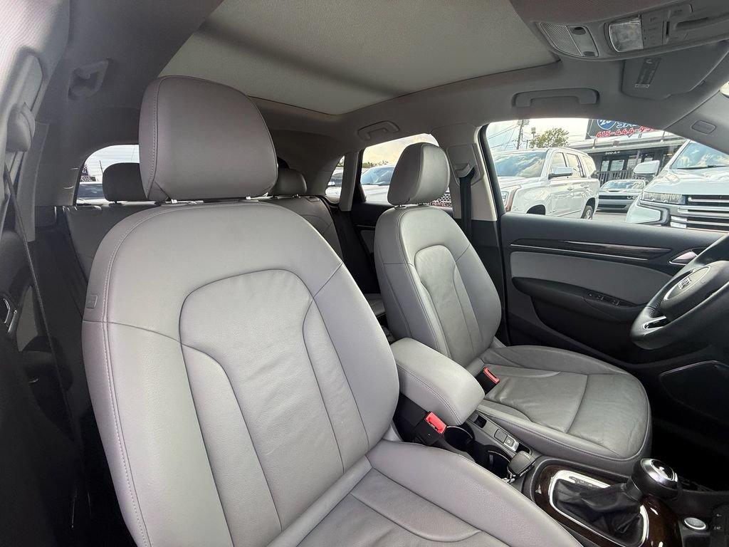 Used 2016 Audi Q3 2.0T Prestige AWD/4WD image 24