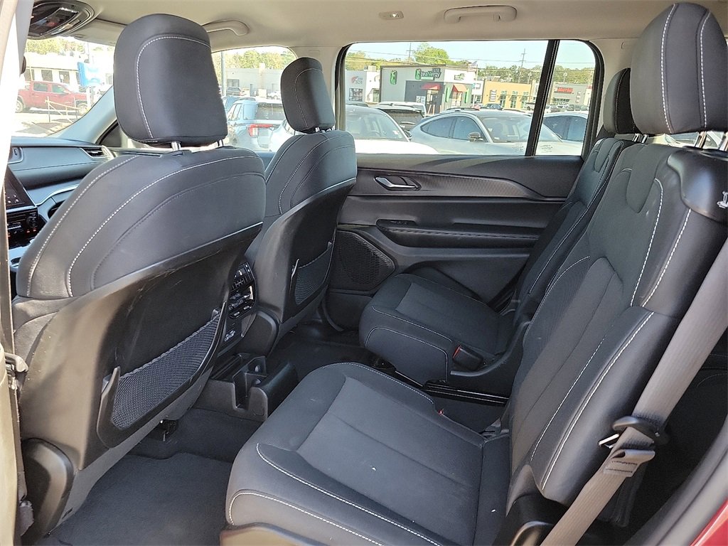 Used 2023 Jeep Grand Cherokee L Laredo image 9