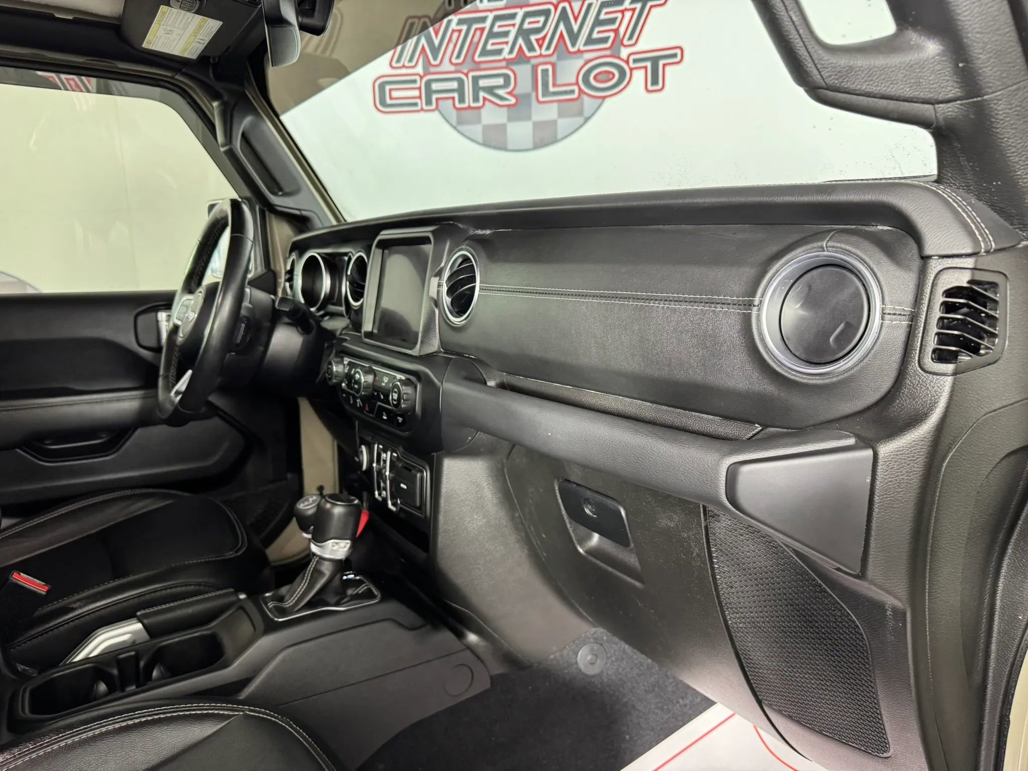 Used 2022 Jeep Gladiator Overland w/ Popular Equipment Package image 12