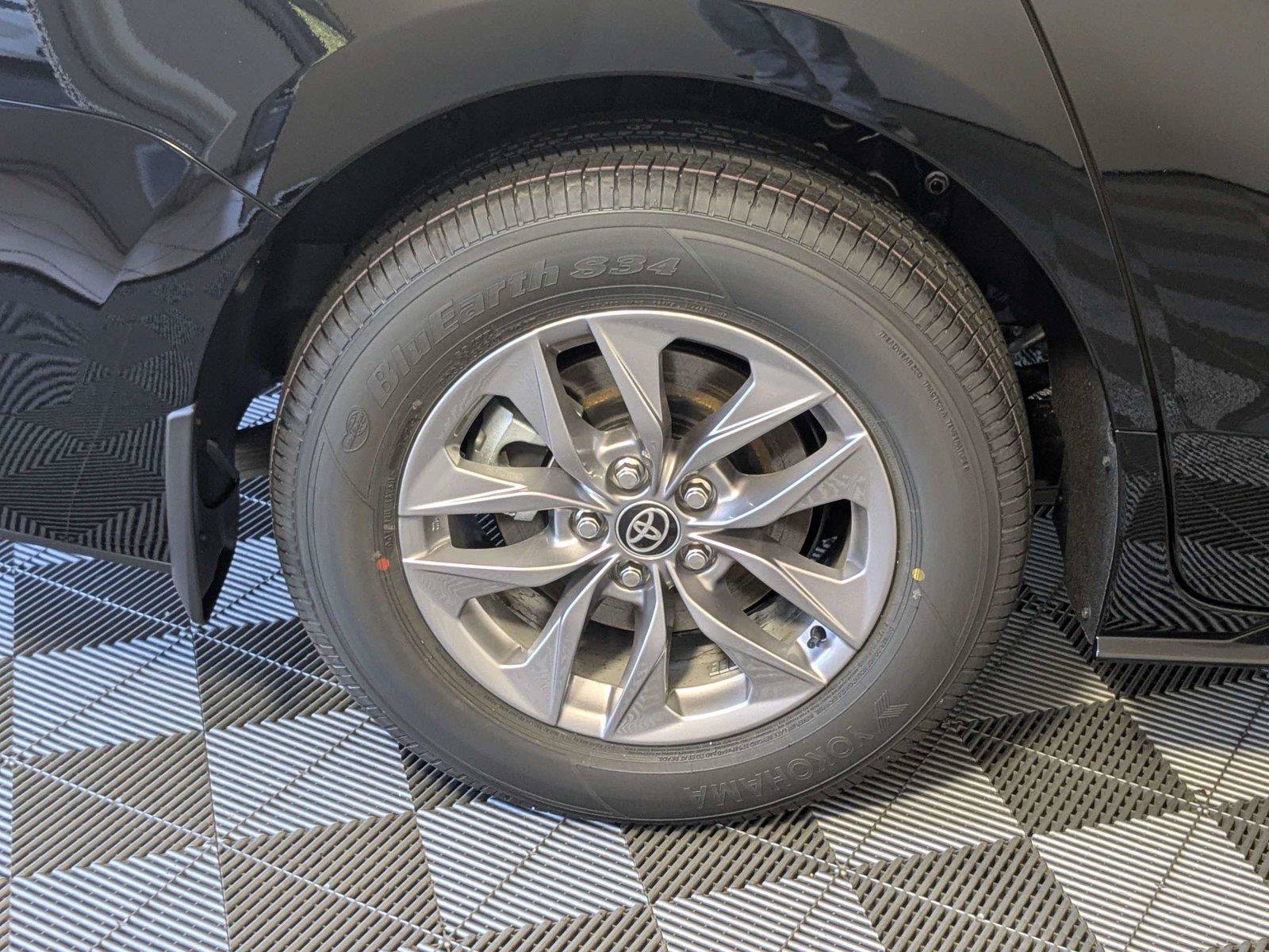 New 2026 Toyota Sienna XLE FWD image 9