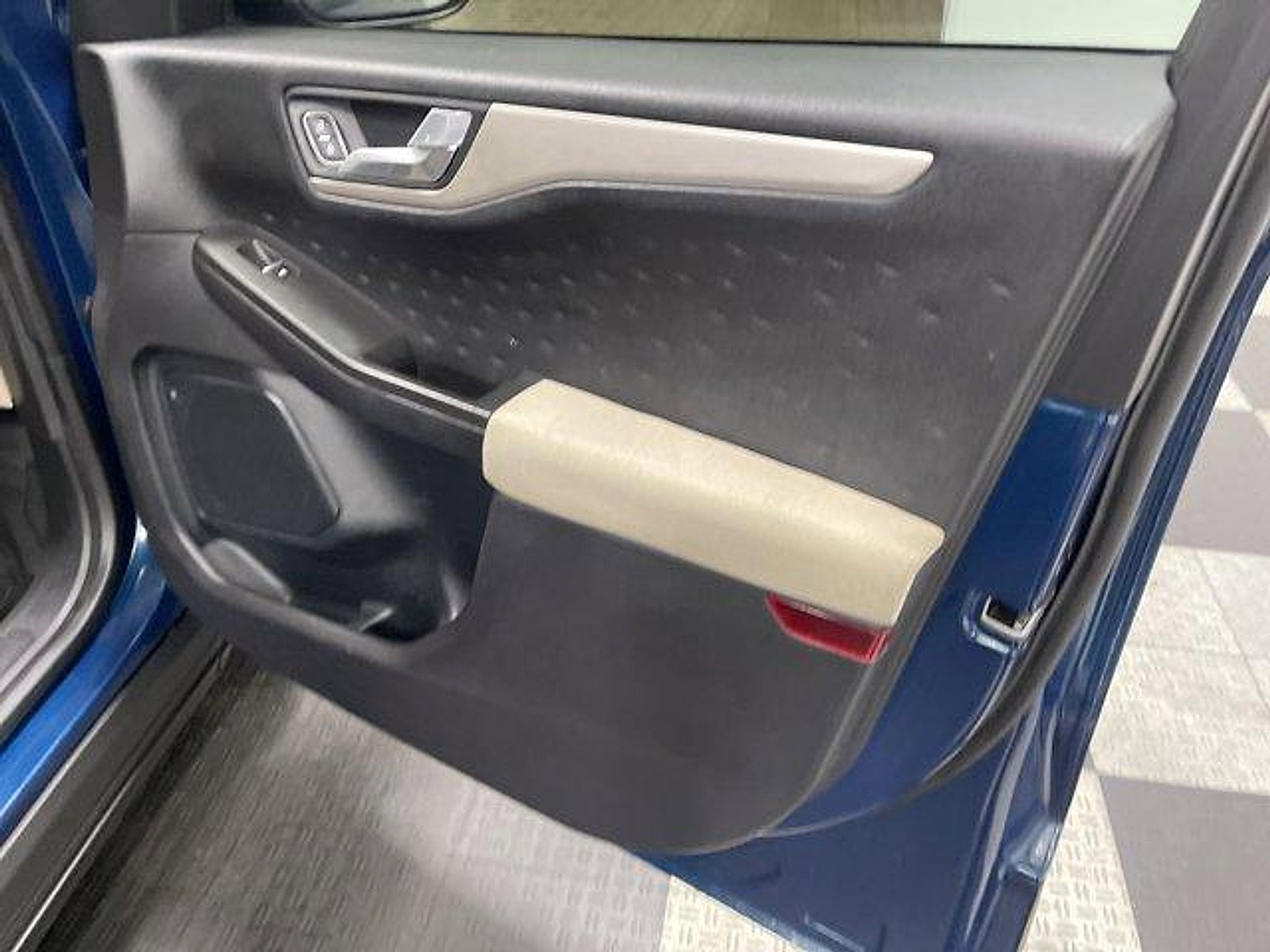 Used 2020 Ford Escape SE FWD image 18