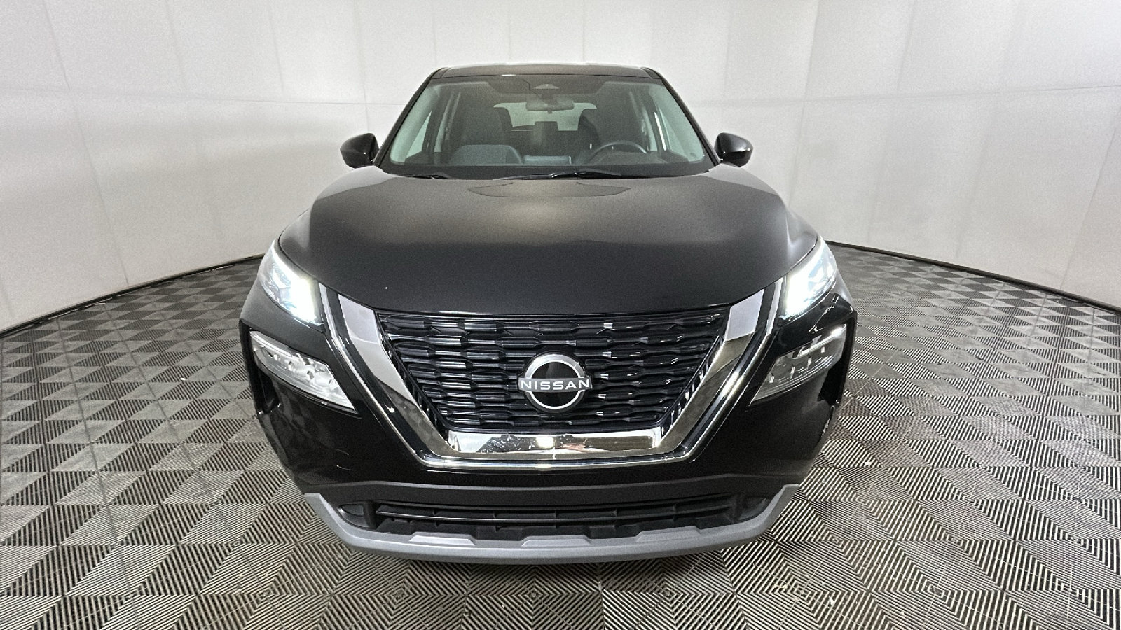 Used 2023 Nissan Rogue SV AWD/4WD image 9