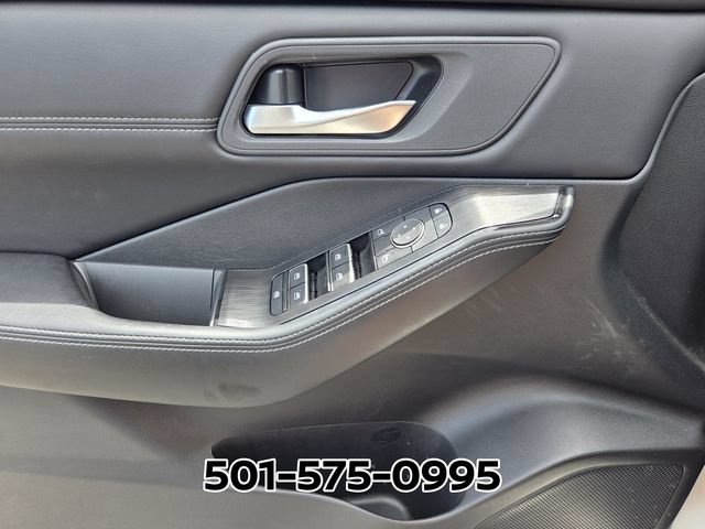 Used 2025 Nissan Rogue SL FWD image 29
