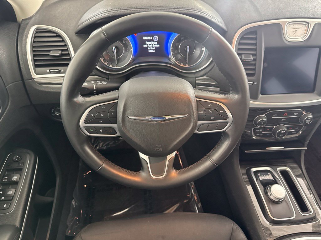 Used 2022 Chrysler 300 Touring w/ Sport Appearance Package RWD image 26