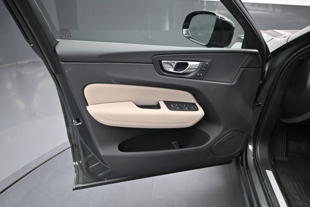 New 2026 Volvo XC60 B5 Plus w/ Climate Package AWD/4WD image 9