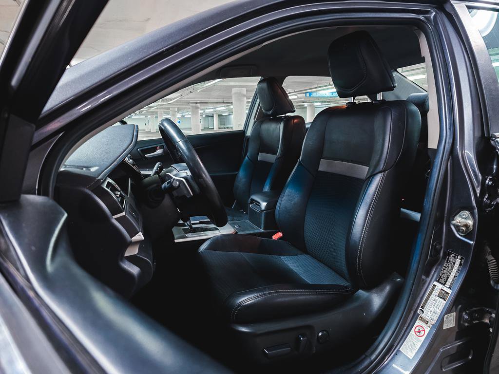 Used 2014 Toyota Camry SE FWD image 18