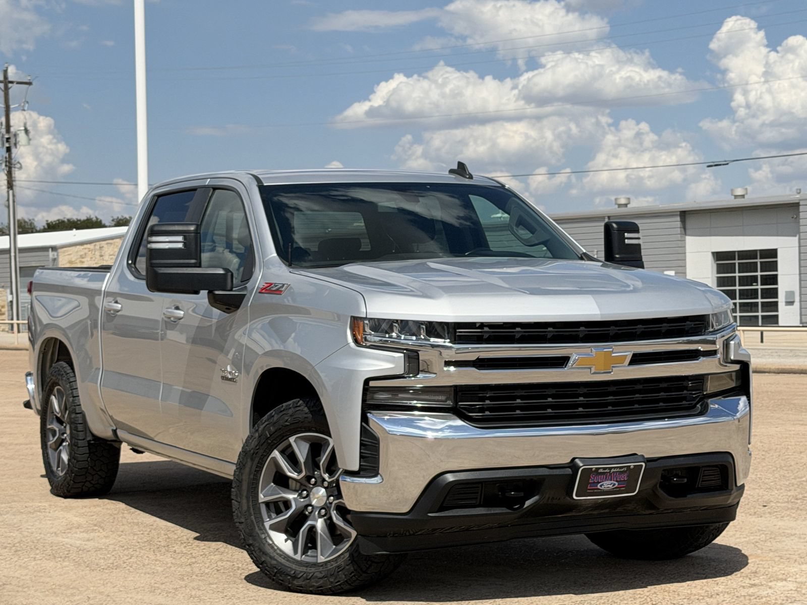 Used 2021 Chevrolet Silverado 1500 LT w/ Z71 Off-Road Package AWD/4WD image 2