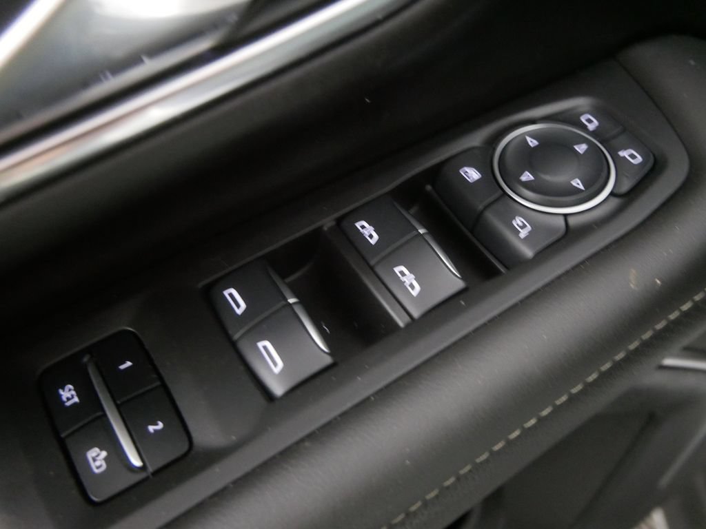 Used 2024 Chevrolet Tahoe Premier AWD/4WD image 17