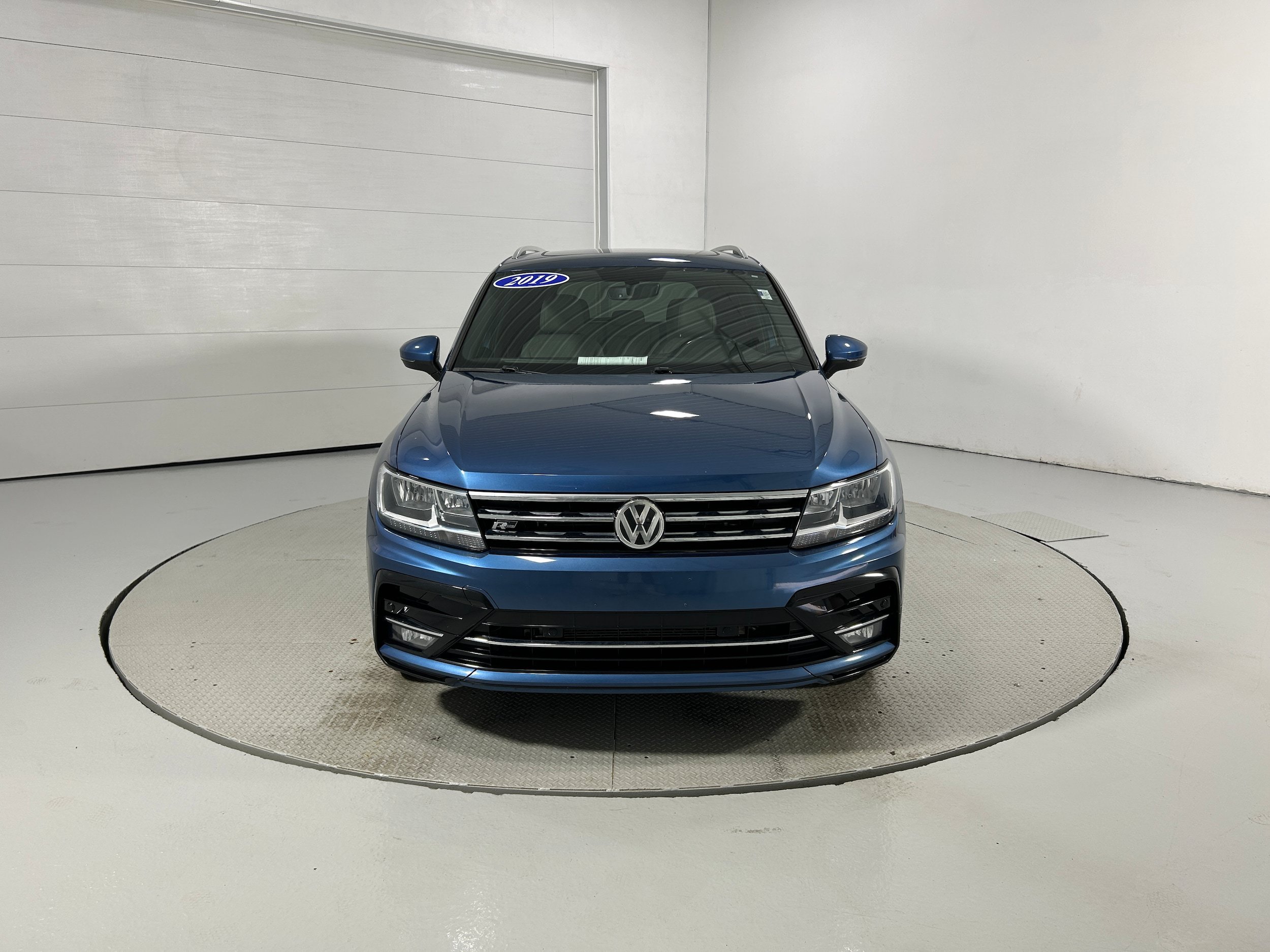 Used 2019 Volkswagen Tiguan SEL R-Line AWD/4WD image 17