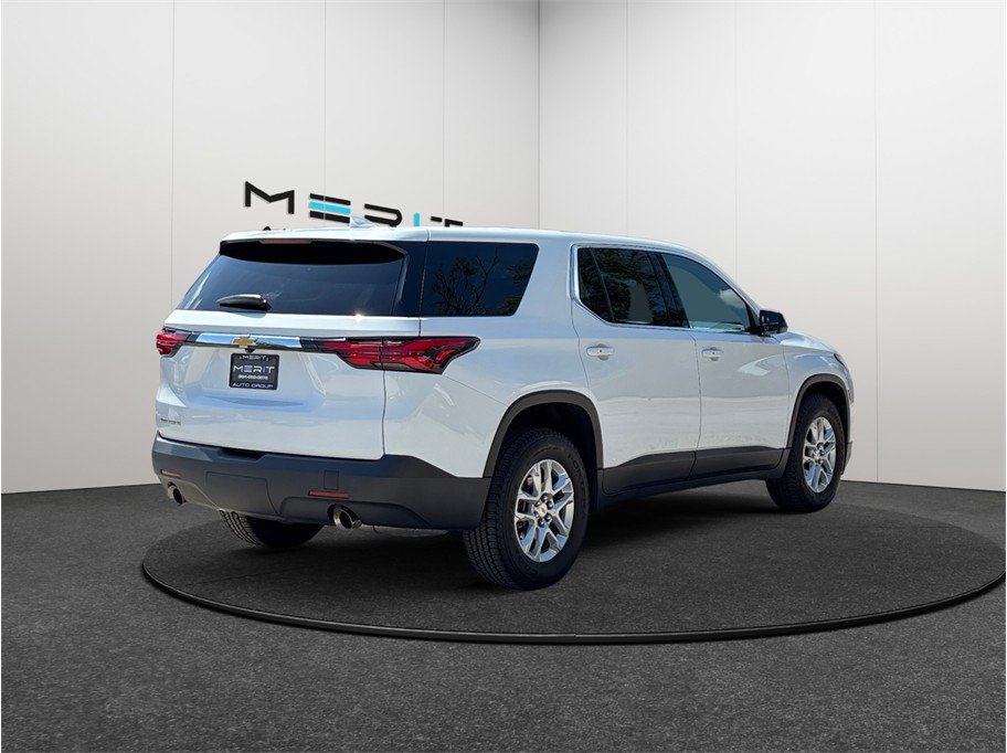 Used 2023 Chevrolet Traverse LS FWD image 9