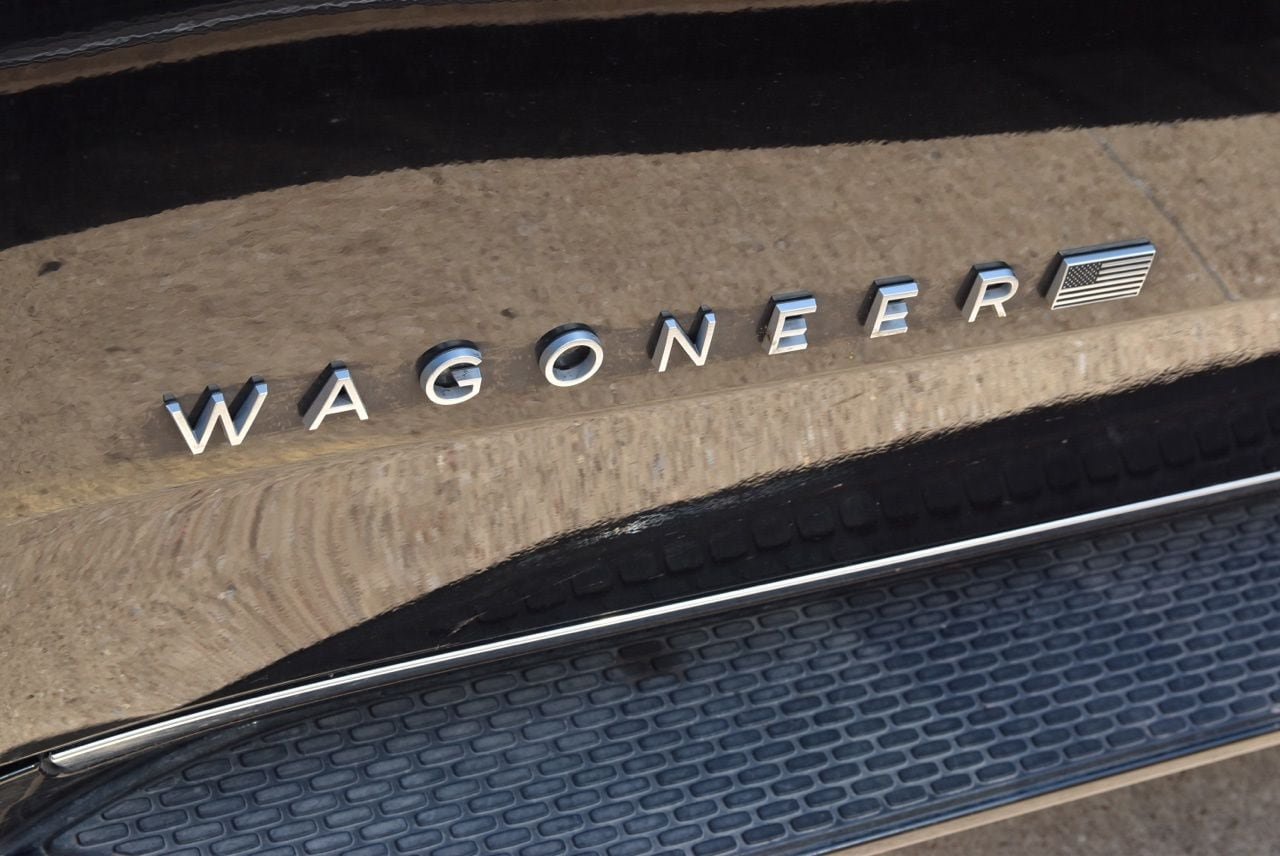 Used 2024 Jeep Wagoneer L Series II w/ Convenience Group I AWD/4WD image 10