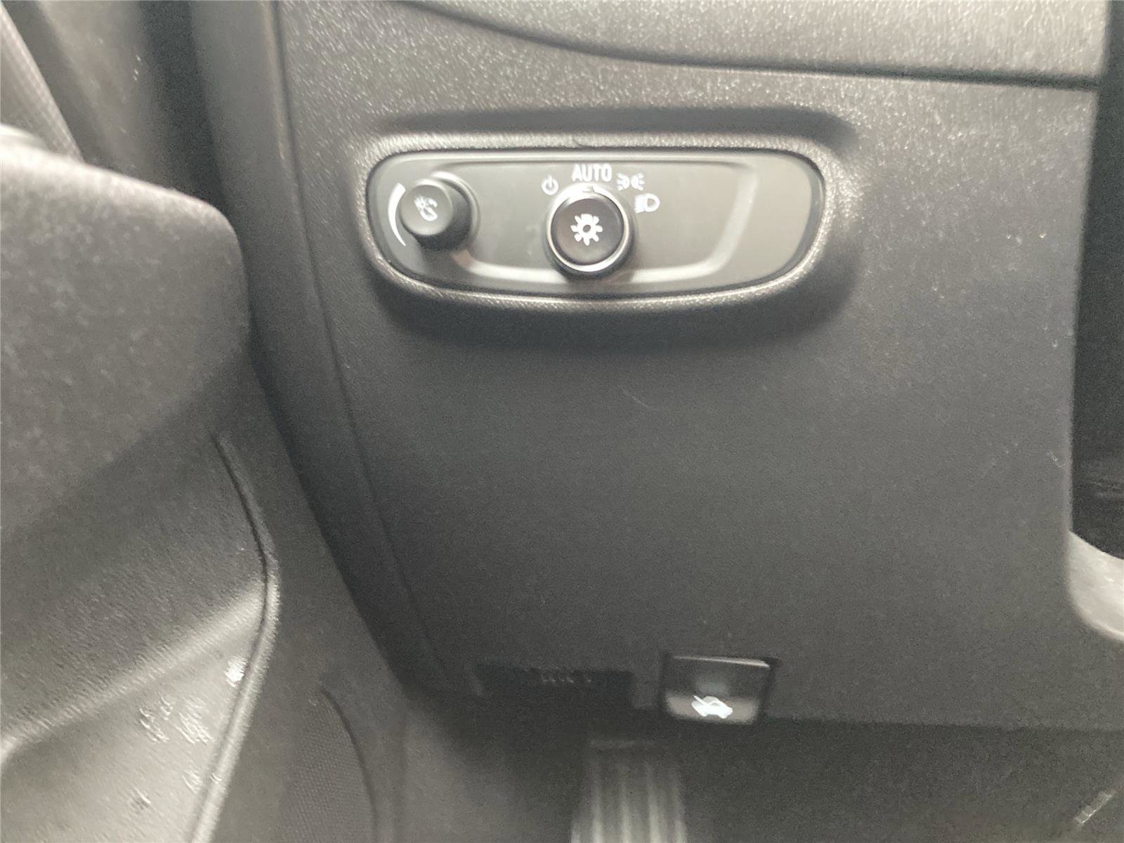 Used 2024 Chevrolet Equinox RS w/ RS Leather Package image 21