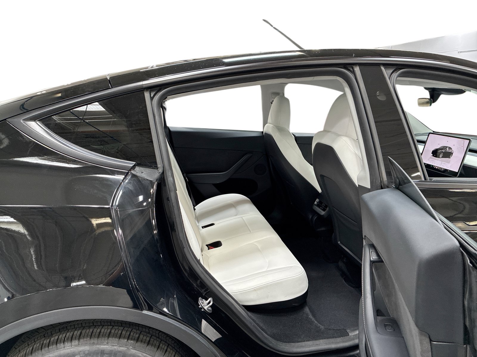 Certified 2023 Tesla Model Y Long Range AWD/4WD image 11