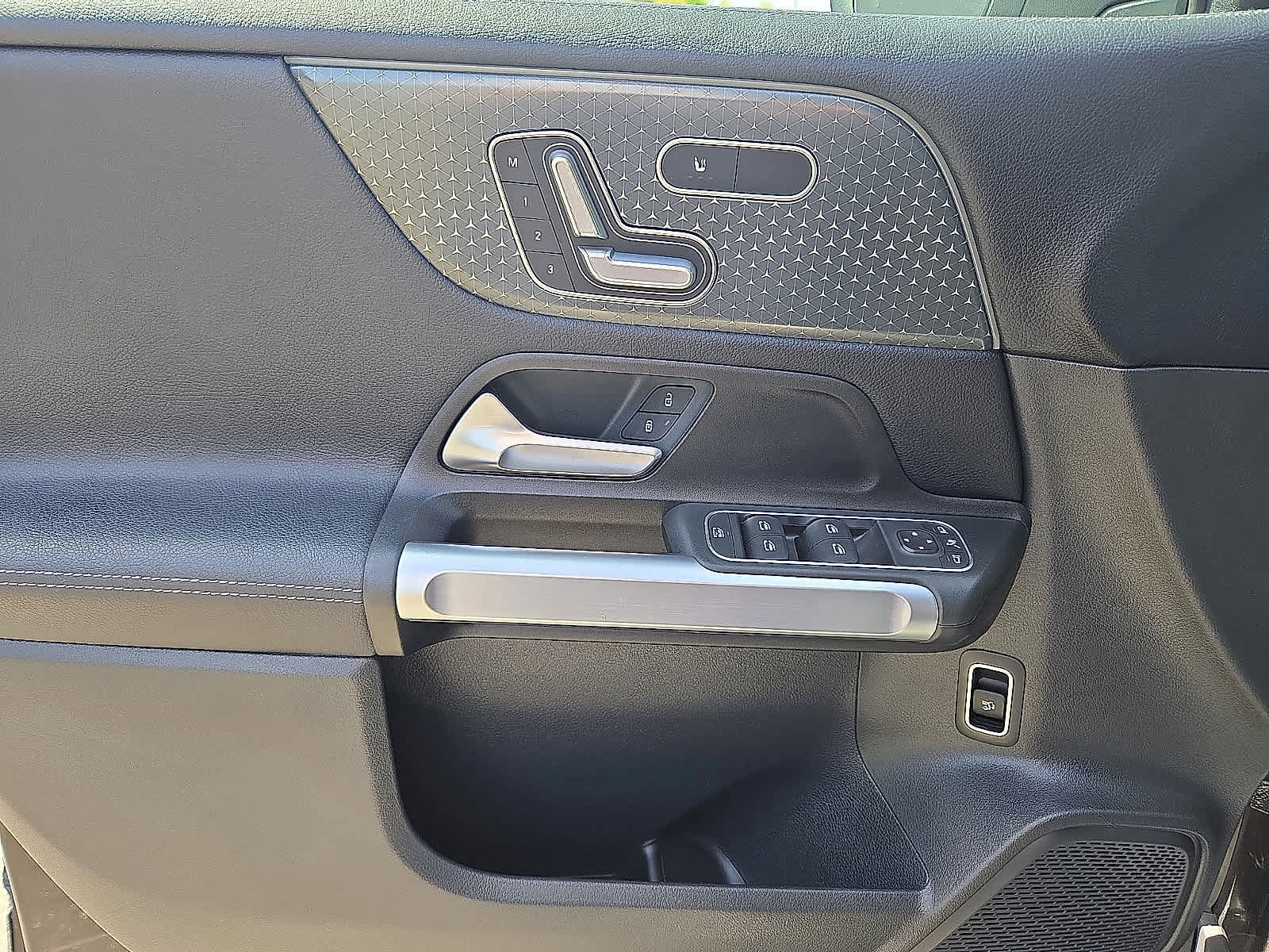 Used 2024 Mercedes-Benz GLB 250 4MATIC image 13