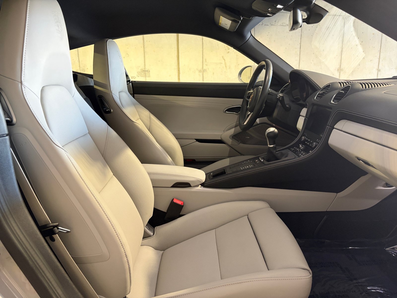 Certified 2024 Porsche 718 Cayman RWD image 22