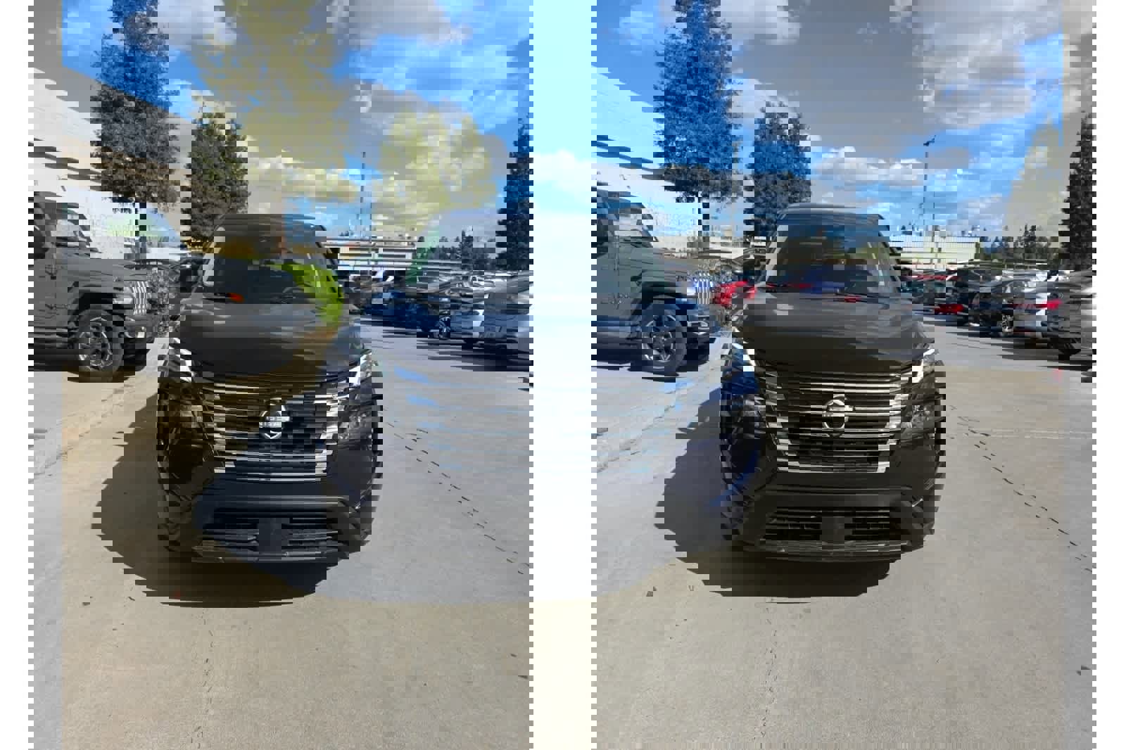 Used 2026 Nissan Rogue SV image 3