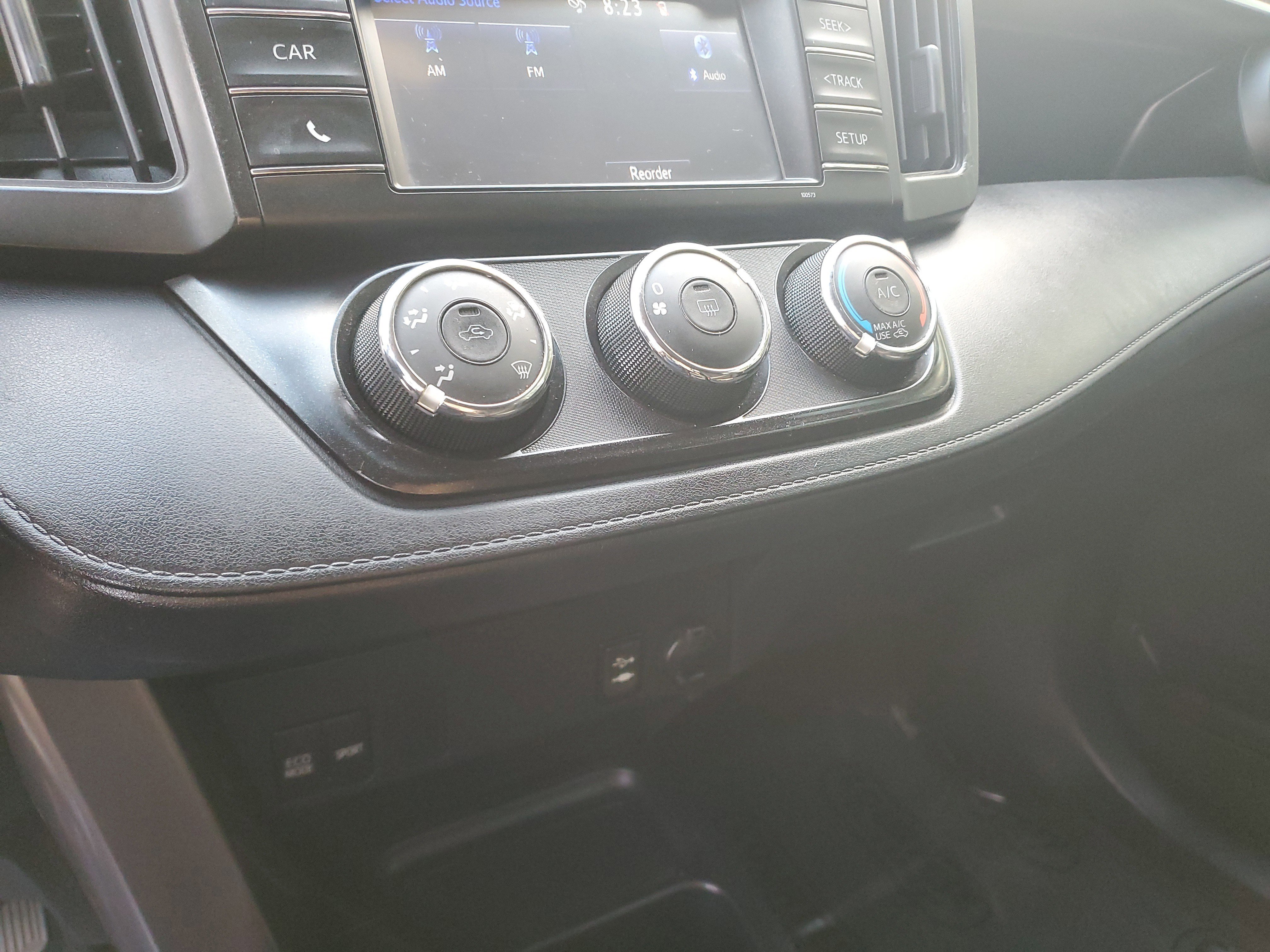 Used 2016 Toyota RAV4 LE image 19