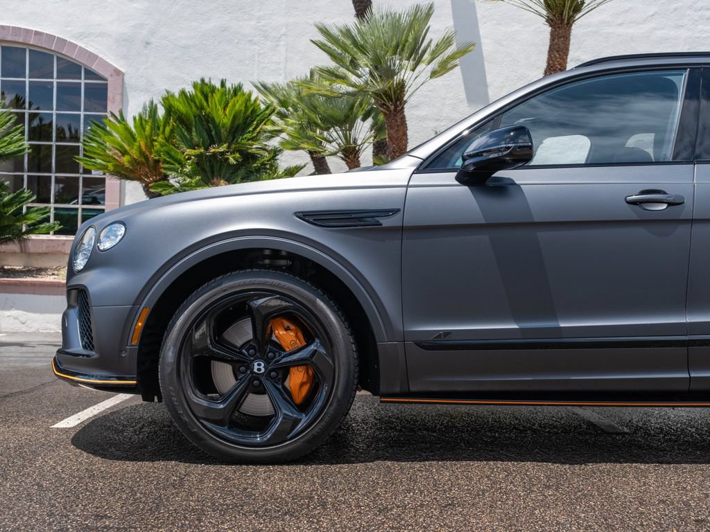 Used 2025 Bentley Bentayga AWD/4WD image 28
