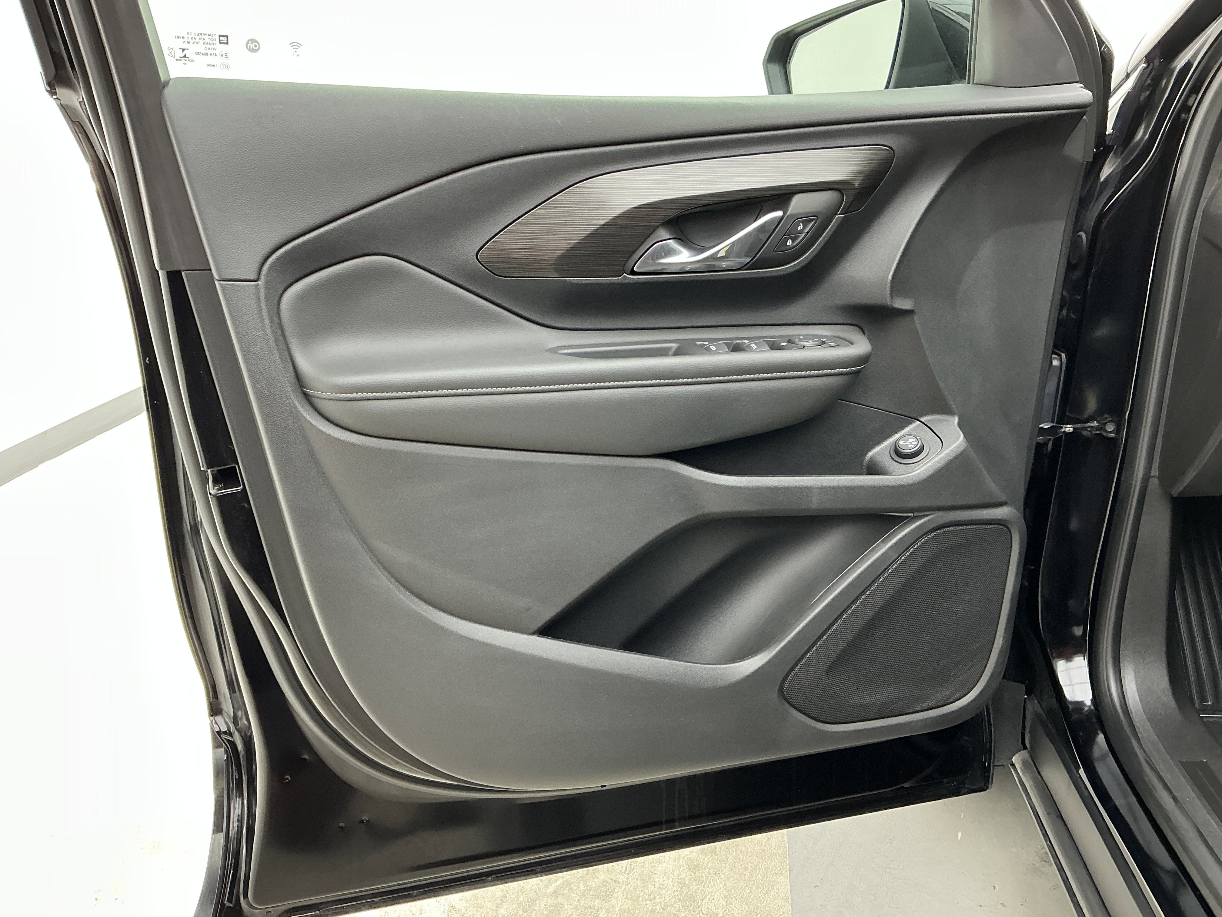 Used 2022 GMC Terrain SLE w/ Driver Convenience Package image 16