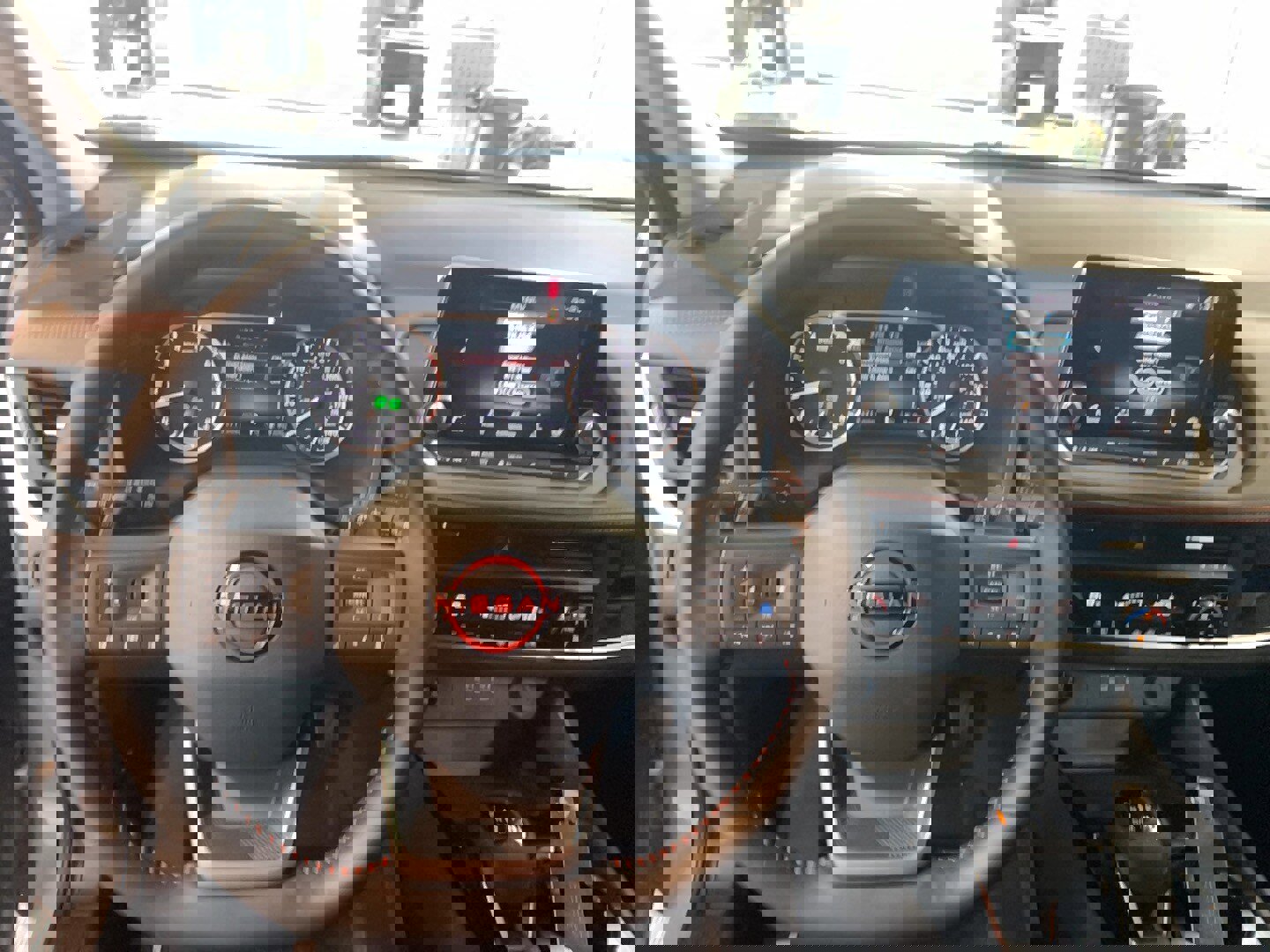 Used 2025 Nissan Rogue SV image 14