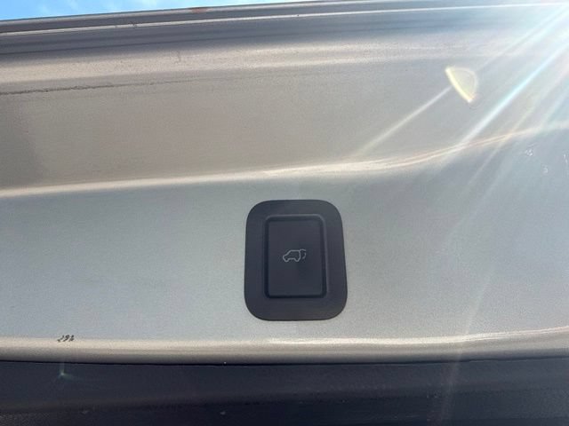 Used 2017 Toyota Highlander Limited Platinum w/ Carpet Mat Package AWD/4WD image 14