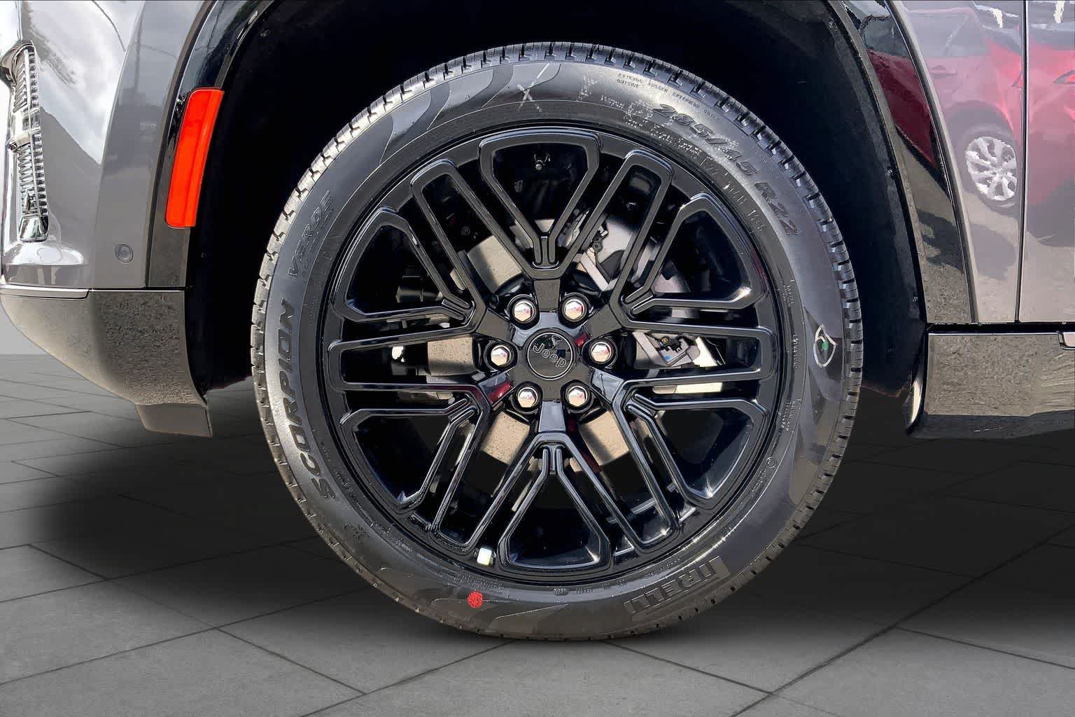 New 2026 Jeep Grand Wagoneer L Limited AWD/4WD image 8