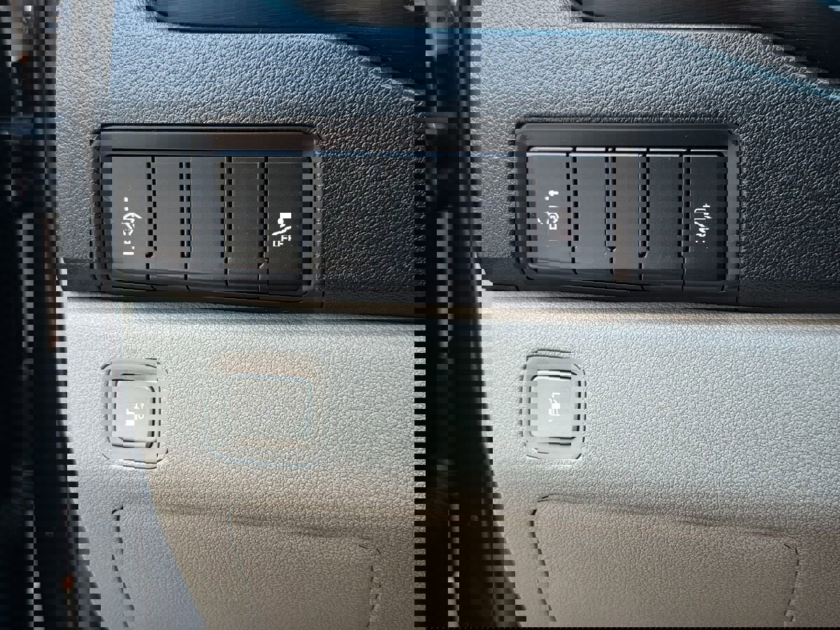 Used 2019 Kia Sedona LX image 47