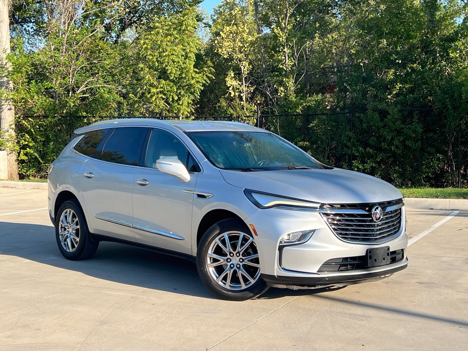 Used 2022 Buick Enclave Premium FWD image 1