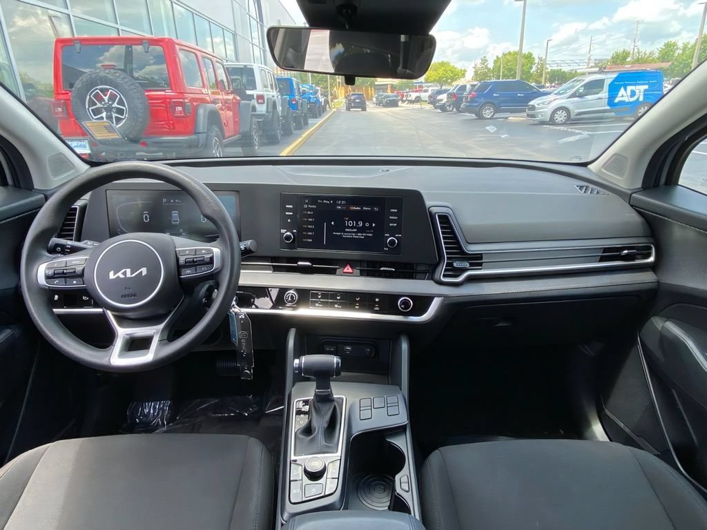 Used 2025 Kia Sportage LX FWD image 17
