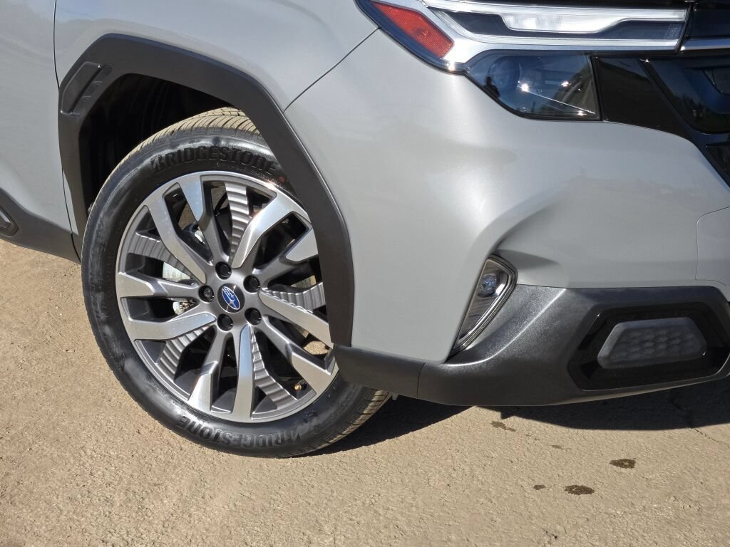 Certified 2025 Subaru Forester Touring AWD/4WD image 3