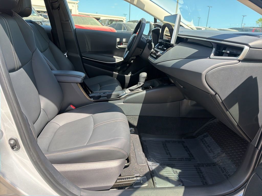 Used 2025 Toyota Corolla XLE image 31