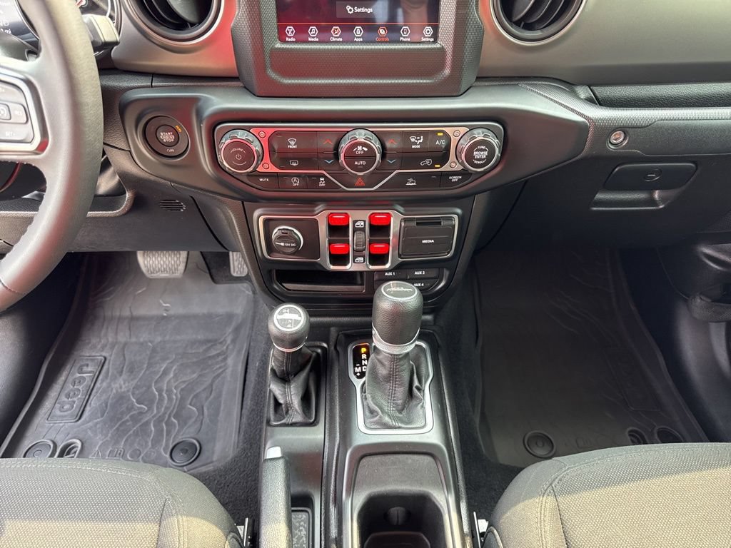 Used 2023 Jeep Gladiator Overland AWD/4WD image 40