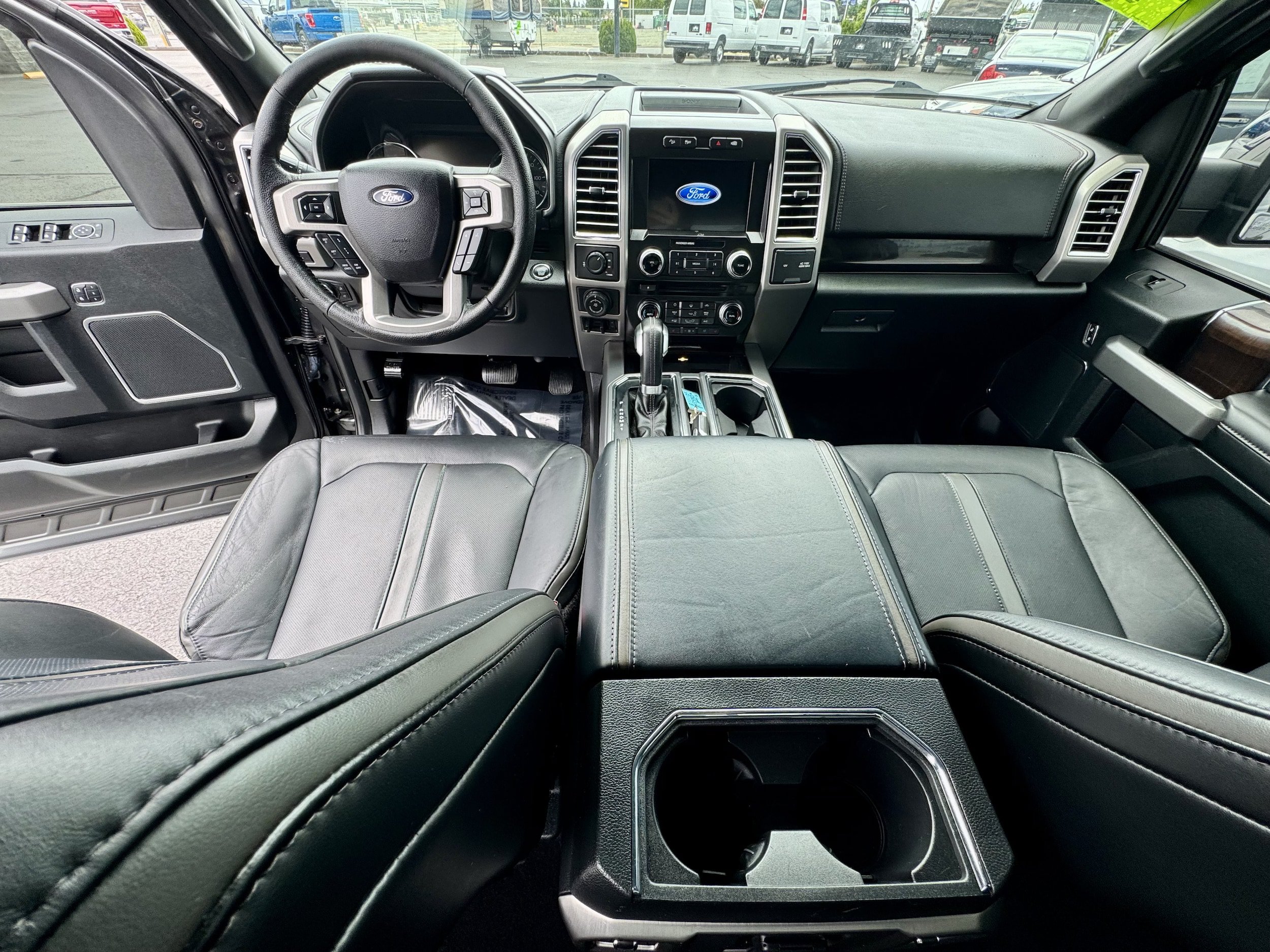 Used 2016 Ford F150 Platinum w/ Equipment Group 701A Luxury AWD/4WD image 11