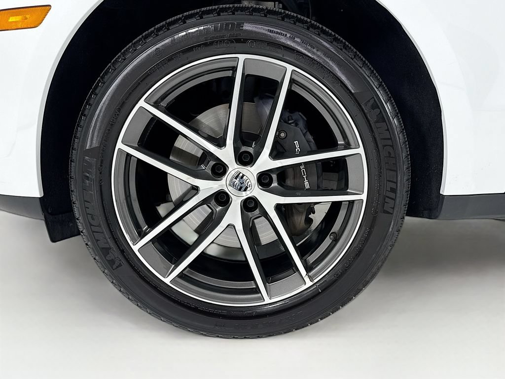 Used 2025 Porsche Macan AWD/4WD image 33