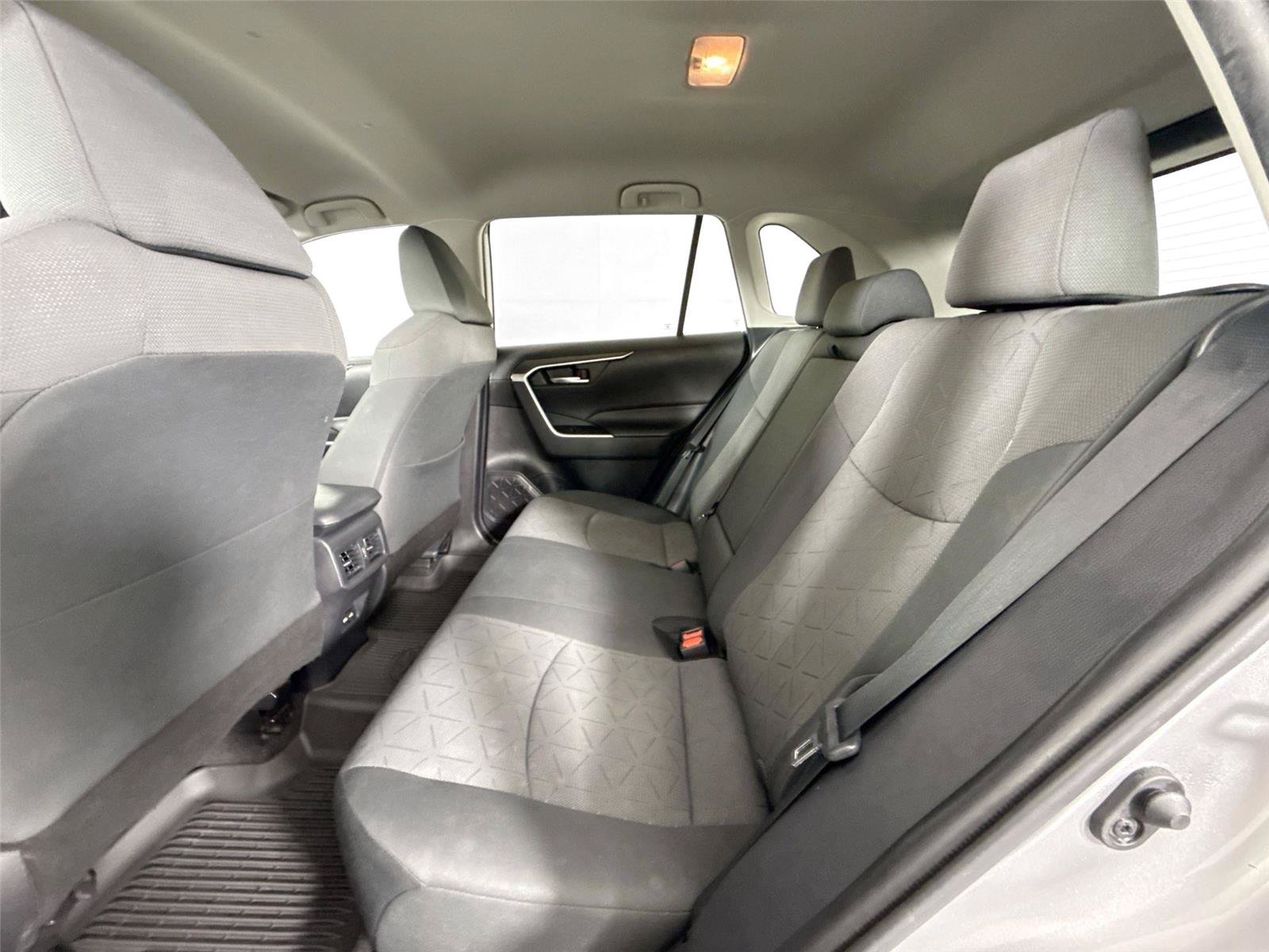 Used 2021 Toyota RAV4 XLE FWD image 25