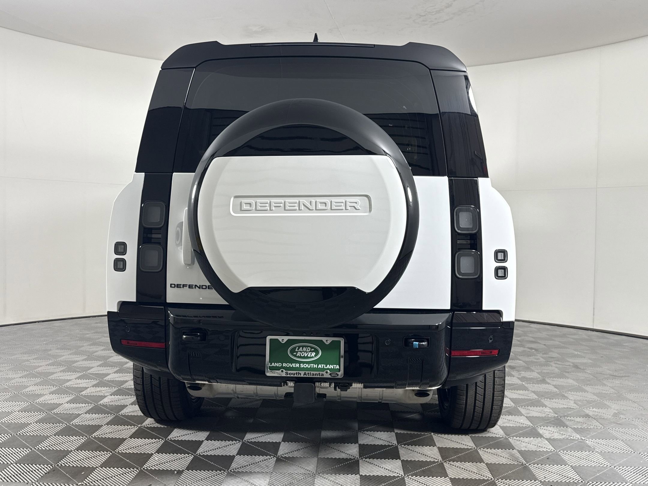 New 2026 Land Rover Defender 130 X-Dynamic SE AWD/4WD image 11