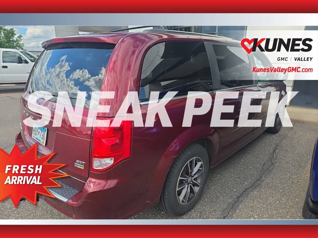 Used 2017 Dodge Grand Caravan SXT w/ Driver Convenience Group FWD image 7