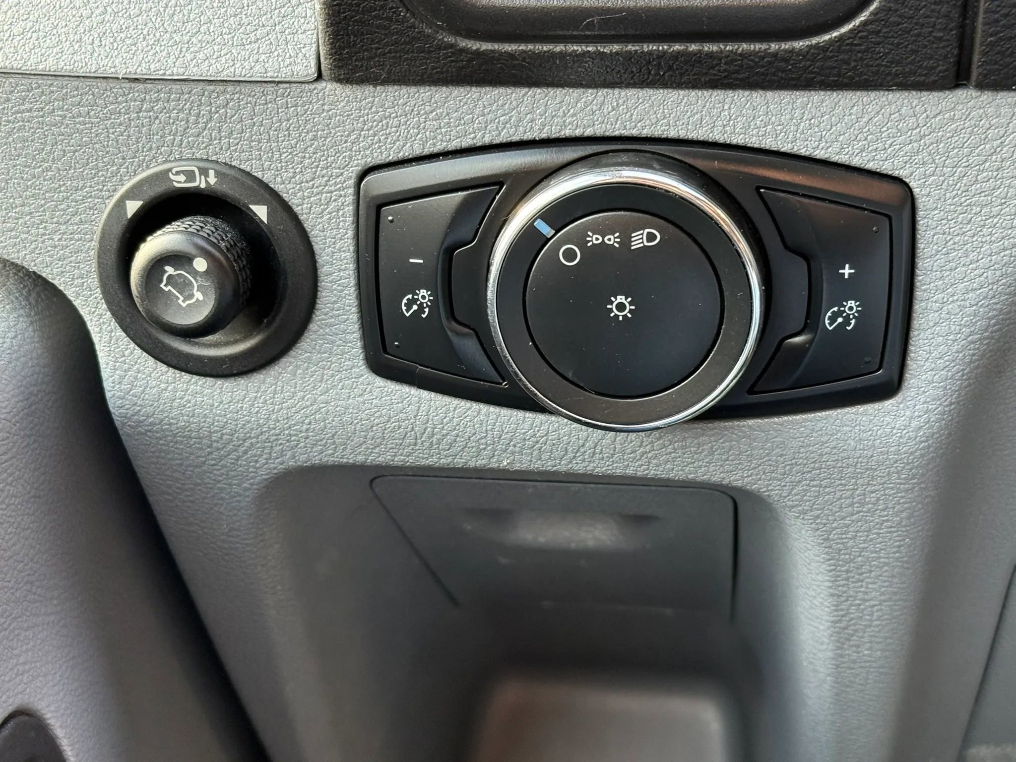 Used 2019 Ford Transit 150 148 Medium Roof image 21