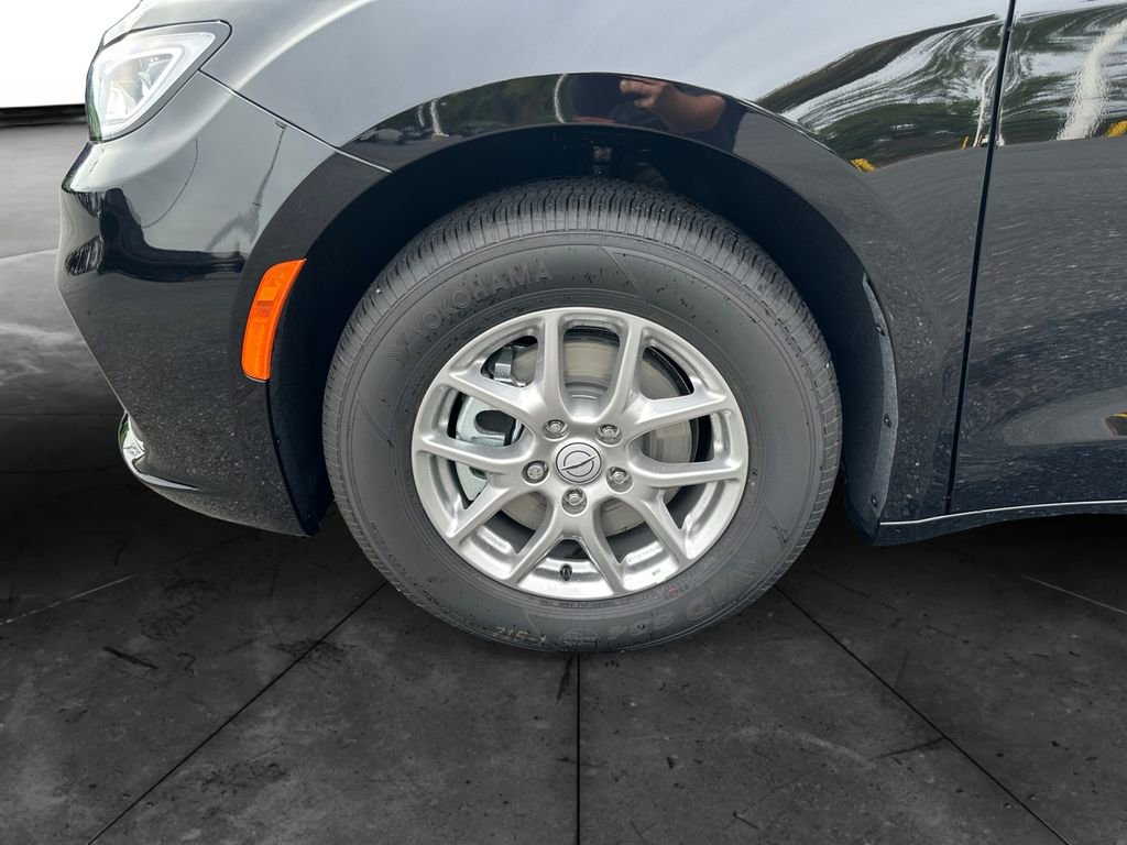 New 2026 Chrysler Pacifica Select image 14