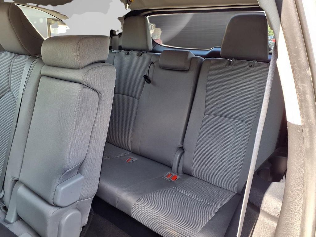 Used 2023 Toyota Highlander L FWD image 25