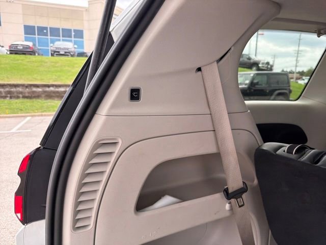 Used 2023 Chrysler Pacifica Touring-L image 25