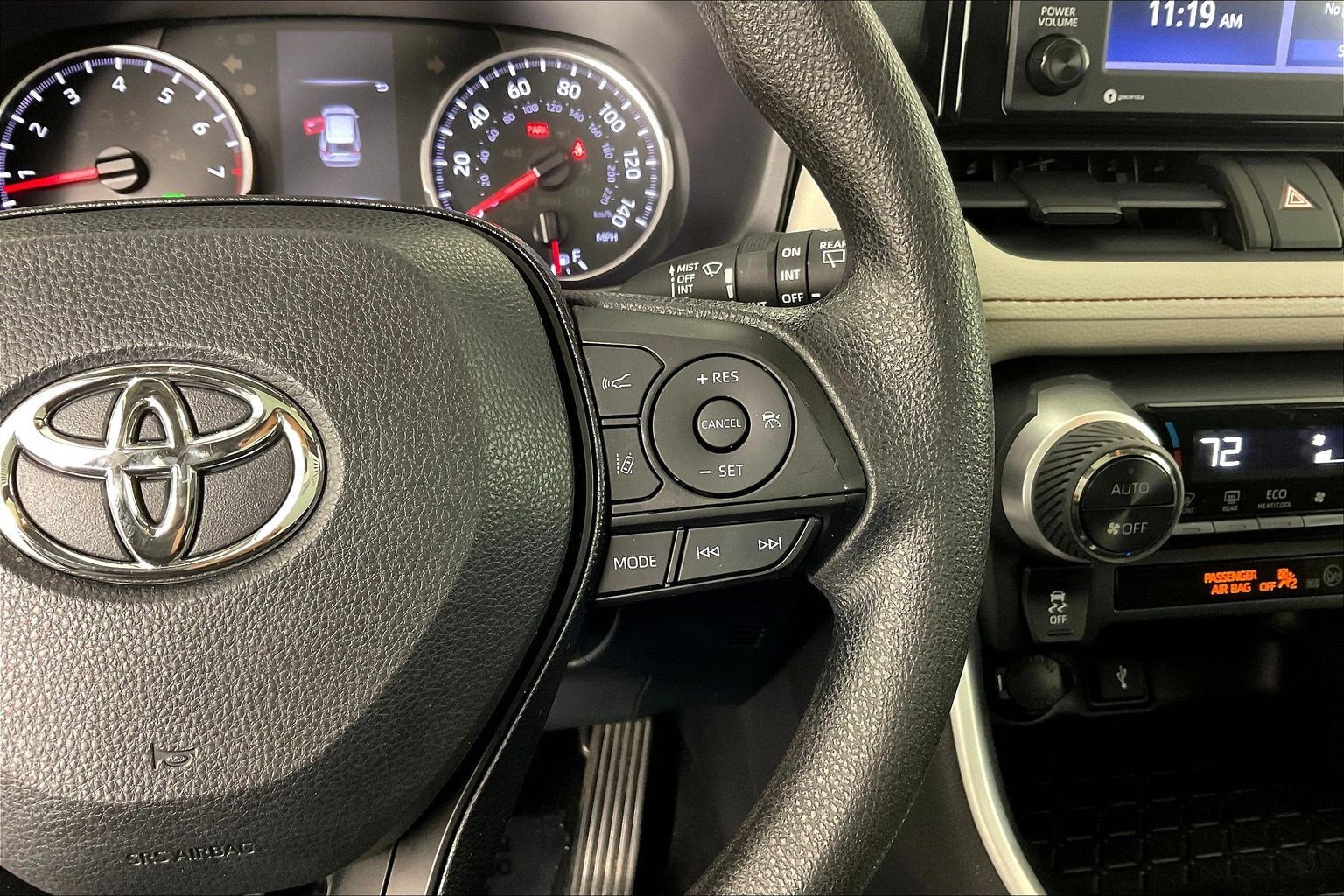 Used 2020 Toyota RAV4 XLE w/ Convenience Package FWD image 12