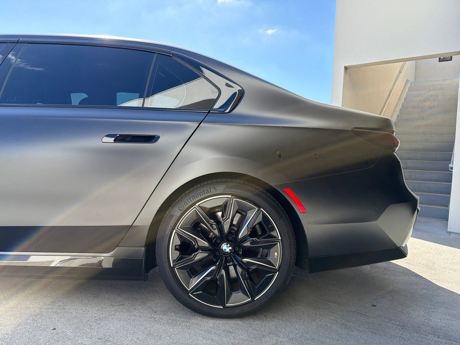 Used 2024 BMW i7 eDrive50 w/ M Sport Package RWD image 5