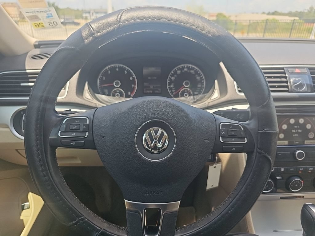 Used 2013 Volkswagen Passat 2.5 SE FWD image 28