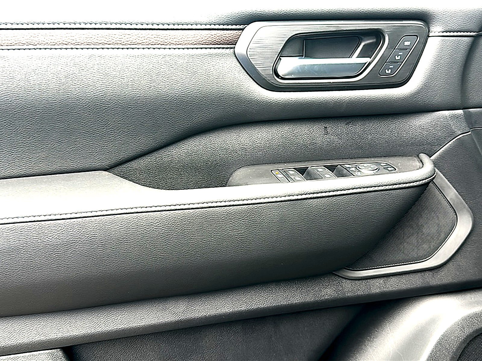 New 2026 Nissan Armada SL w/ Captain's Chari Seat Package AWD/4WD image 13