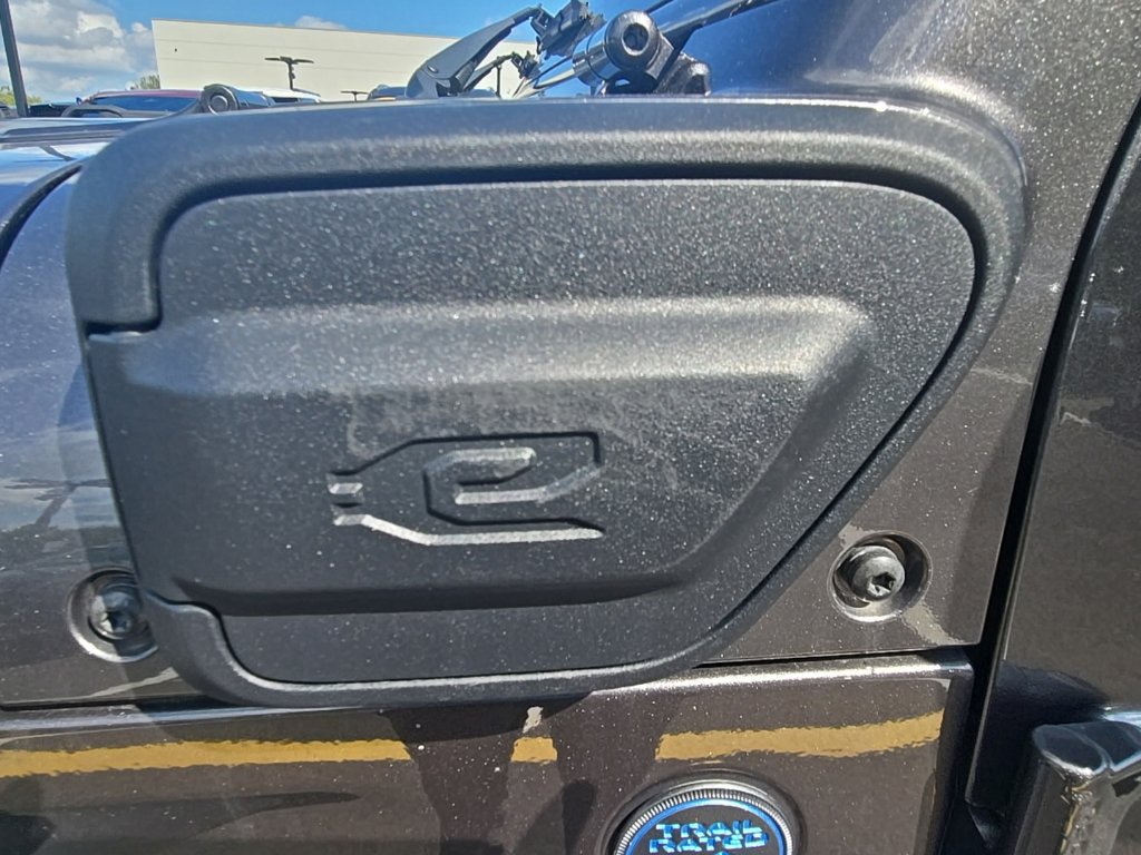 Used 2022 Jeep Wrangler Unlimited Rubicon 4xe AWD/4WD image 30