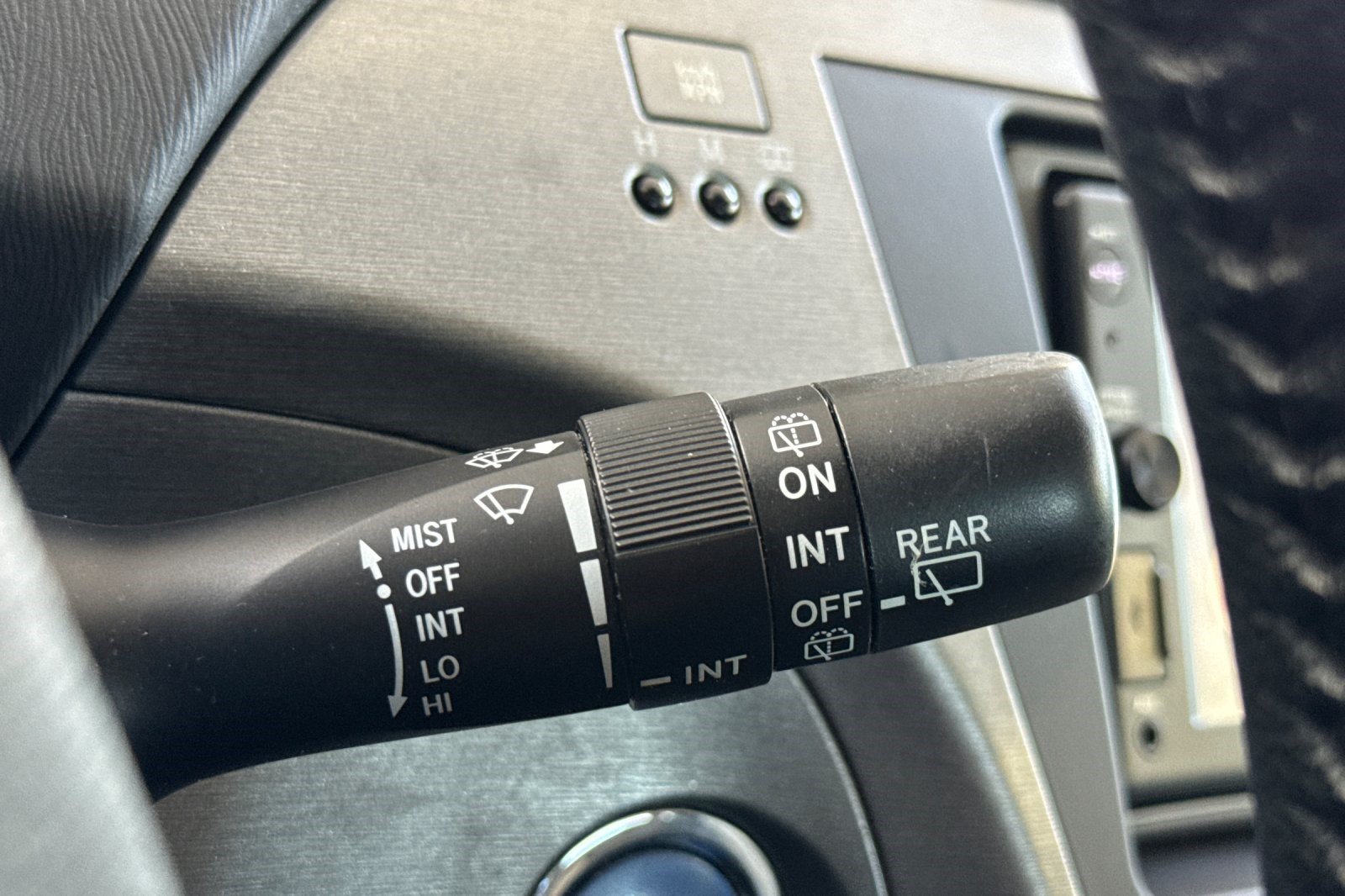 Used 2015 Toyota Prius Five FWD image 33