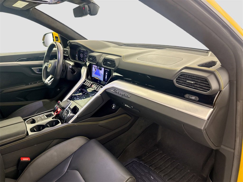 Used 2022 Lamborghini Urus image 32