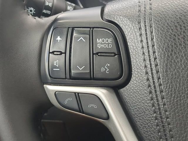 Used 2017 Toyota Highlander Limited image 26