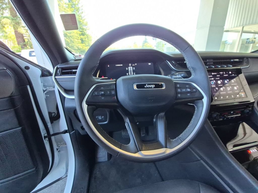 Used 2024 Jeep Grand Cherokee Laredo X AWD/4WD image 21